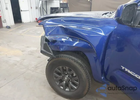 2022 Toyota Tacoma Sr5 V6 z USA, uszkodzony, nr VIN 3TMAZ5CN9NM179545